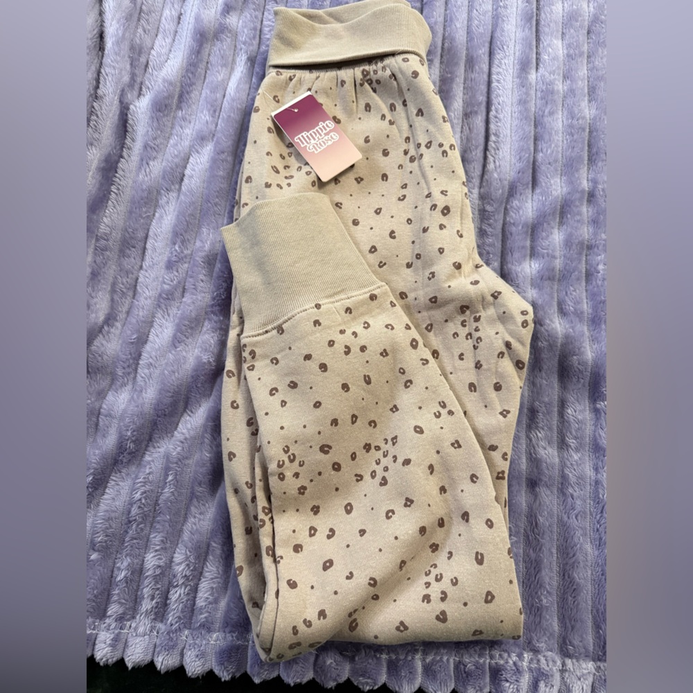 Hippie Rose 
Joggers with pockets 
Fold over waist